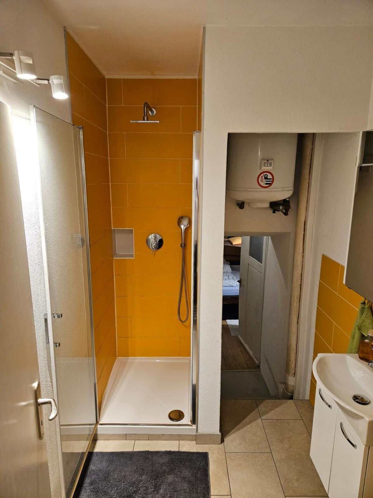 Airolo With Private Parking Apartment Exterior photo